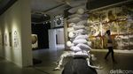 Melihat Pameran Tunggal Perupa Tisna Sanjaya