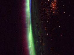 Aurora di Bumi vs di Luar Angkasa, Cantik Mana?