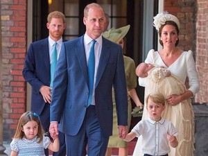 Kate Middleton Tampil Cantik dan Serba Putih di Pembaptisan Pangeran Louis