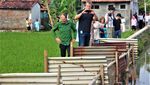Jarang Terjadi! Jason Bourne Duduk Bersila di Pesantren
