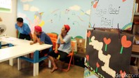 Didirikan pada tahun 2008, yayasan bekerja untuk membantu anak-anak miskin lokal membangun mimpi. Saat ini yayasan mengoperasikan dua pusat pembelajaran di Cilincing, Jakarta dan Jurangmangu Timur, Tangerang Selatan.