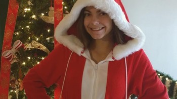 Di tengah kesibukannya itu Alyssa juga masih harus menempuh pendidikan SMA seperti anak seusianya kebanyakan, mengingat umurnya masih 17 tahun. Foto: Instagram/nasablueberry