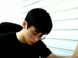 Sosok YouTuber Misterius & Pendiam yang Hebohkan Netizen