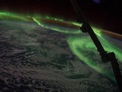 Aurora di Bumi vs di Luar Angkasa, Cantik Mana?