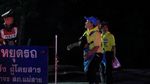 Ekspresi Gembira Relawan Saat Penyelamatan di Gua Thailand Sukses