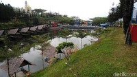 Terakhir ada 50 karyawan, kemudian dikurangi sekarang paling hanya 25 karyawan untuk bersih-bersih taman dan lokasi saja (Dadang Hermansyah/detikTravel)