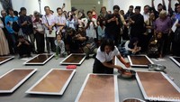 Tisna Sanjaya sedang live performance saat malam pembukaan pada Senin (9/7) lalu.  Foto: Tia Agnes/ detikHOT