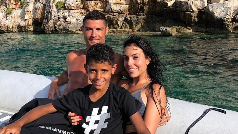 Cristiano ronaldo dan keluarga / Foto: Instagram Cristiano ronaldo dan keluarga / Foto: Instagram