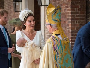 Kate Middleton Pakai Baju Desainer yang Sama di Pembaptisan 3 Anaknya