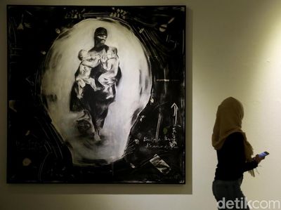 Melihat Pameran Tunggal Perupa Tisna Sanjaya