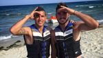 Foto: Bek Kiri Prancis yang Doyan ke Pantai