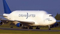 Boeing juga punya armada pesawat transportasi khusus untuk memindahkan komponen besar. Pesawat itu disebut Being 747-400LCF Dreamlifter. Istimewa/Airbus.