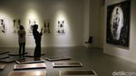 Melihat Pameran Tunggal Perupa Tisna Sanjaya