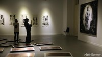 Hasil kreasi dan ciptaan Tisna berdasarkan pada pengalaman rejilius dan lingkungan sekitarnya, ditambah sentuhan artistik yang akan membuat kagum. 