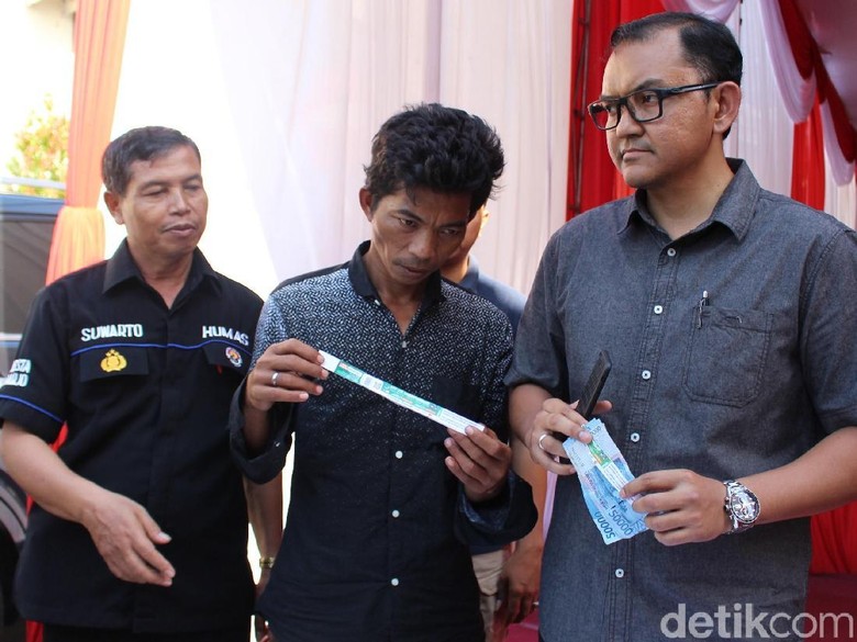 Nekat Jual Tiket Harga Selangit, Warga Mojokerto Ini Diamankan Nekat Jual Tiket Harga Selangit, Warga Mojokerto Ini Diamankan