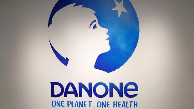 FILE PHOTO: The logo of French food group Danone is pictured during the company's 2017 annual results in Paris, France, February 16, 2018. REUTERS/Pascal Rossignol/File Photo