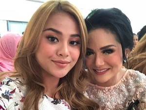 Ucapkan Ultah, Krisdayanti Sempat Salah Sebut Umur Aurel