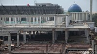 Pembangunannya dipercayakan kepada PT PP selaku pelaksana konstruksinya dan begitu rampung pembangunannya, pasar ini akan dikelola oleh Perum Perindo.
