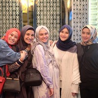 Tak hanya Hijab Squad, Zaskia Adya Mecca hingga Zeezee Shahab membuat sebuah wadah bernama Mewah yang berarti Menjalin Ukhuwah. Foto: Instagram/Mewah9