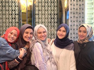 Mewah, Geng Dakwah Shireen Sungkar Bareng 8 Artis Lainnya