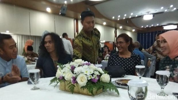 Susi Semeja dengan Kaka Slank