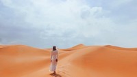 Gurun pasir Dubai pun pernah ia jelajahi (eslimah/Instagram)