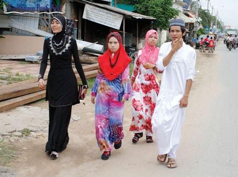 Melihat Gaya Hijabers Vietnam Ini Seperti Kembali ke Tahun 80-an