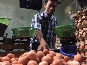 Telur Ayam Rp 28.000/Kg, Pedagang: Pembeli Tanya, Kok Mahal?