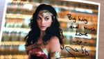 Kala si Cantik Gal Gadot Kunjungi Rumah Sakit Anak