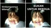 Saking beratnya, timbangannya bilang bukan untuk berdua. Kasian ya. Foto: Istimewa