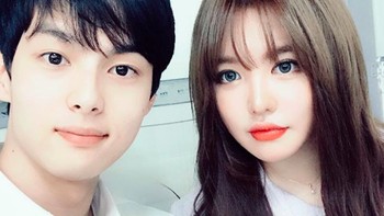 Ini foto di Instagram yang menampakkan dia bersama seorang seleb internet Korea Selatan. Foto: YouTube
