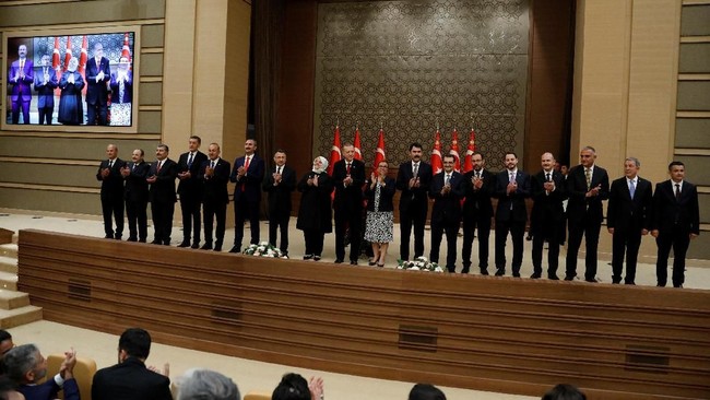 Cerita Erdogan Angkat Menantu Jadi Menteri yang Bikin Lira Rontok