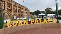 Traveler bisa berkunjung tanpa membayar ke Corn Palace alias gratis. Dibuka mulai pukul 8 pagi hingga 5 sore setiap harinya (Corn Palace/Facebook)