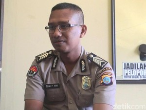 Bripka Toni, Jualan Cilok Sambil Sebarkan Informasi Hukum