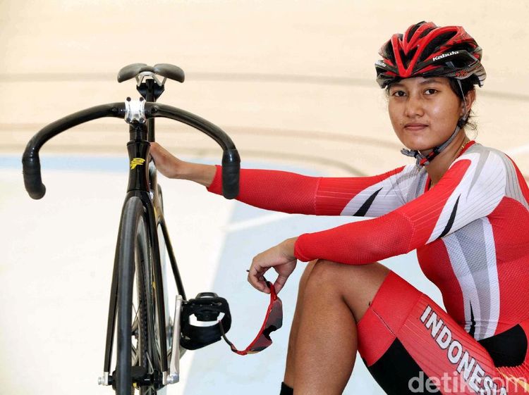 Bincang Hangat dengan Pebalap Sepeda Cantik Crismonita