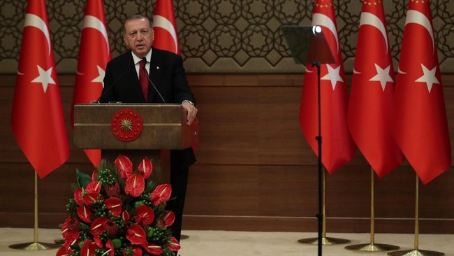 Cerita Erdogan Angkat Menantu Jadi Menteri yang Bikin Lira Rontok