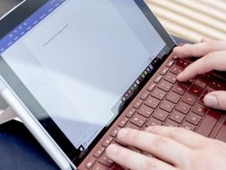 Penampakan Tablet Rp 5 Jutaan Microsoft Surface Go