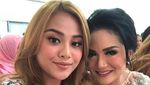 Seperti Eza Gionino, Mereka Pernah Bertikai dengan Ibunda
