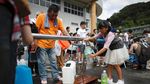 Korban Banjir Jepang Antre Air Bersih