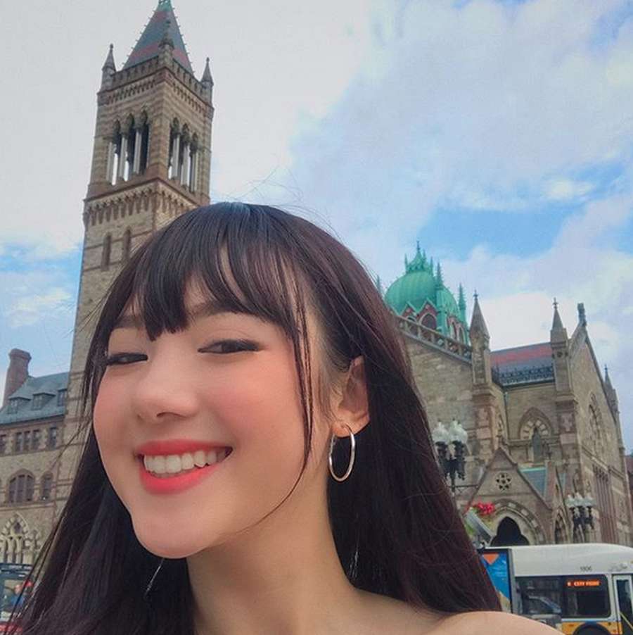 Jannine Weigel, YouTuber Cantik yang Cover Lagu Tema Asian 