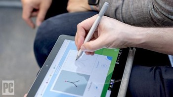 Selain itu ada Surface Pen. Foto: PCMag