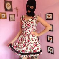 Kocak, Penjual Baju Online Viral Karena Tutupi Wajahnya ...
