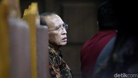 Peninjauan Kembali yang diajukan Suryadharma Ali untuk meminta pembebasan dari semua tuntutan hukum serta dibebaskan dari penjara.