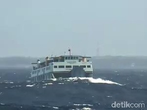 BMKG Banyuwangi Tanggapi Kapal Terombang-ambing di Selat Bali