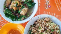 Mie ayam Bangka Ason Tahu Kok. Racikan mie ayam khas Bangka ini enak. Dengan porsi royal. Foto: Instagram @michaelliem