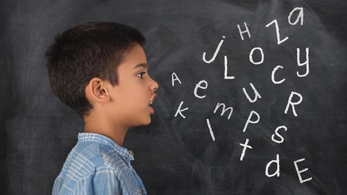 Anak belajar bahasa Inggris