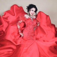 Nama Rita Sugiarto tentu tak asing lagi bagi penikmat musik dangdut di Indonesia. Meskipun sudah berusia 50-an, Rita Sugiarto tetap cantik dan memesona. Foto: dok. Instagram @ritsu1909