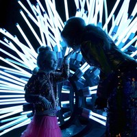 Foto-foto Jo dan Ivy yang tengah pakai baju kembar diunggah paling tidak seminggu sekali. Adalah sang suami dan teman fotografernya yang paling sering mengabadikan momen-momen tersebut. Foto: Instagram @byjowalker