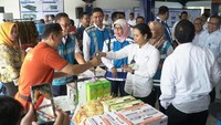 Rini berharap adanya jalan tol bisa meningkatkan ekonomi masyarakat sekitar. Pool/Kementerian BUMN.