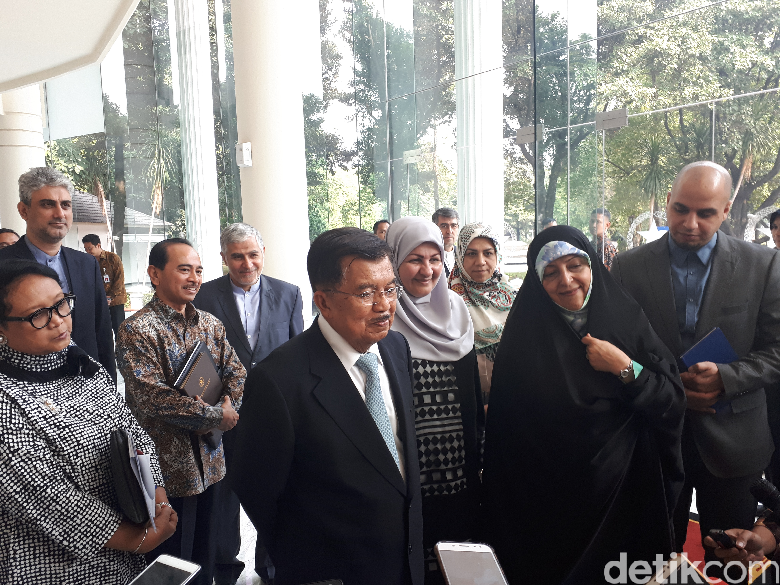 JK Temui Wapres Perempuan Iran, Bahas Perdagangan hingga Nuklir JK Temui Wapres Perempuan Iran, Bahas Perdagangan hingga Nuklir